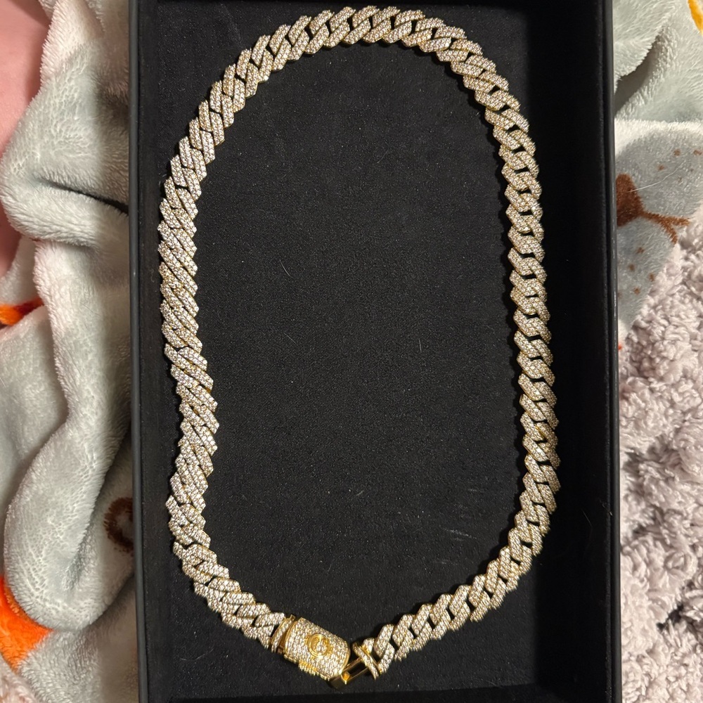 10mm Diamond Prong Link
Chain - Gold
18K Gold Plated